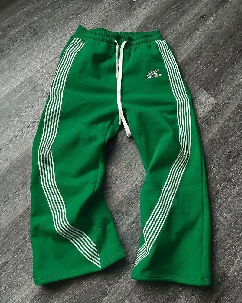 Relaxed and loose straight-leg trousers
