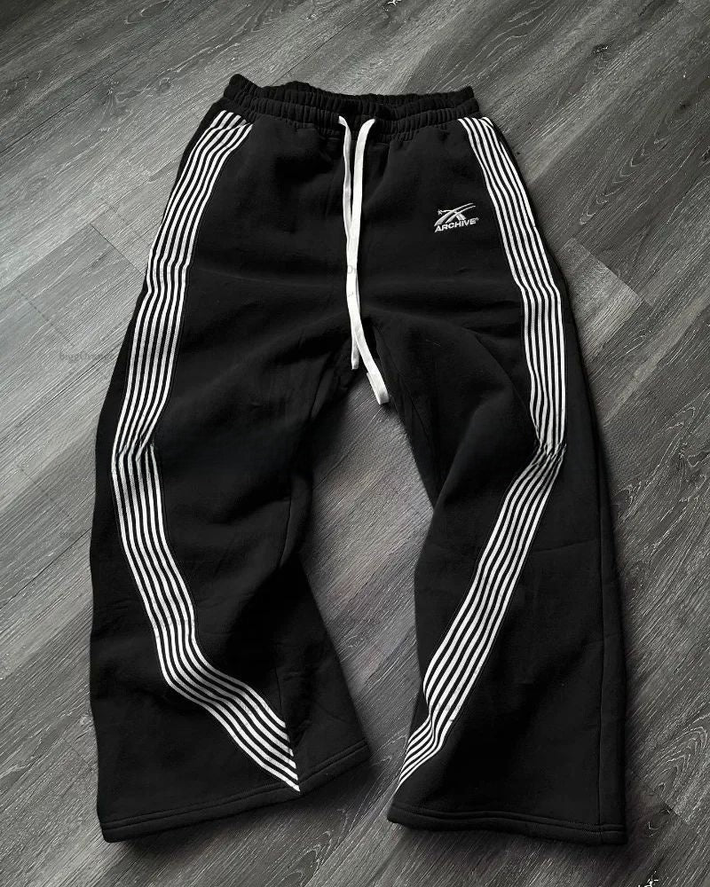 Relaxed and loose straight-leg trousers