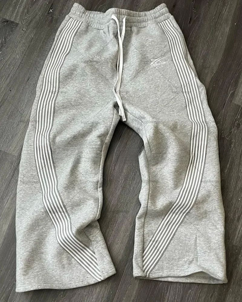 Relaxed and loose straight-leg trousers