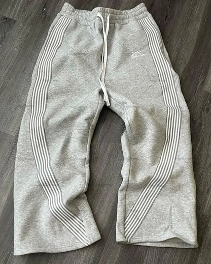 Relaxed and loose straight-leg trousers