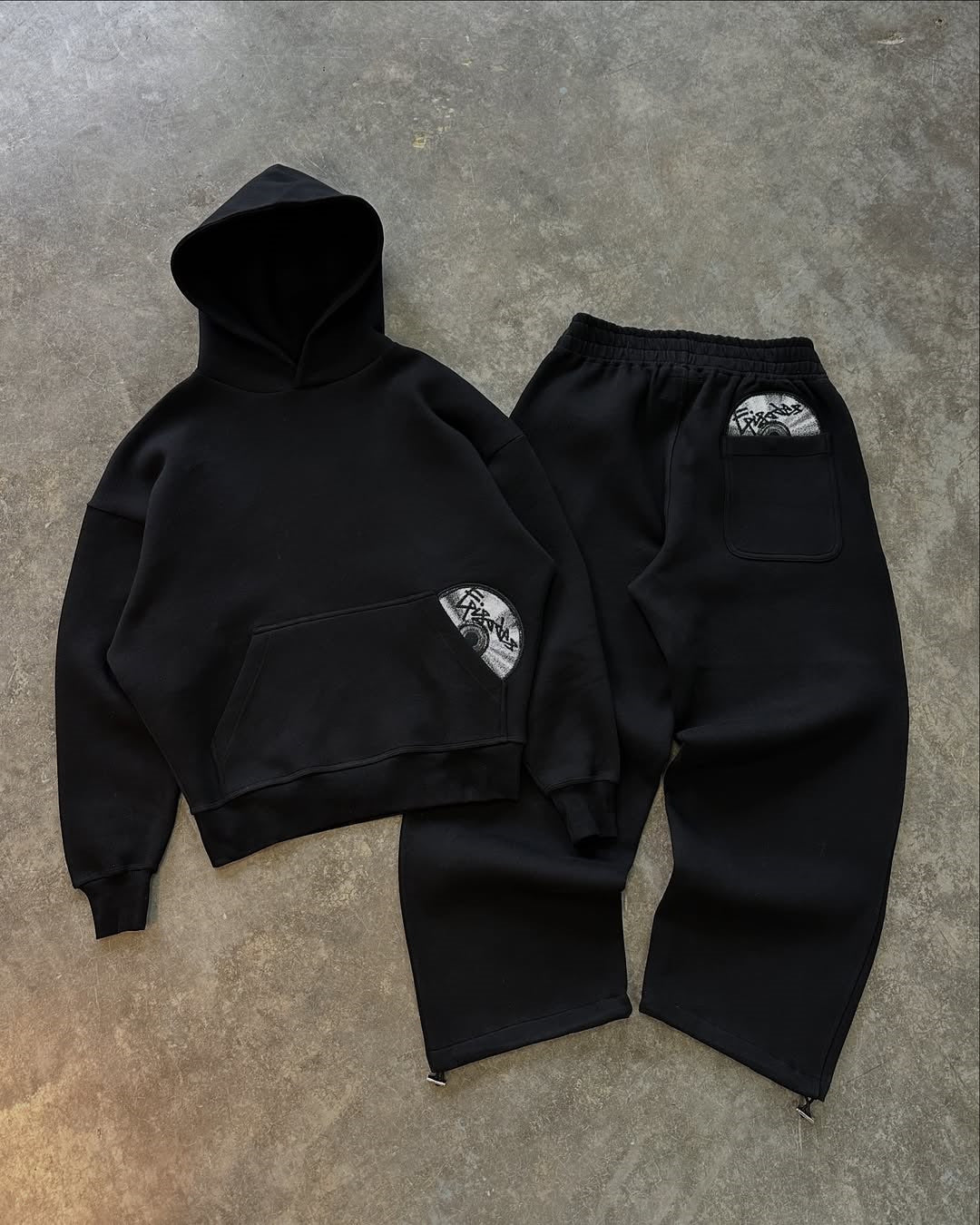 Embroidered sweatshirt and sweatpants set