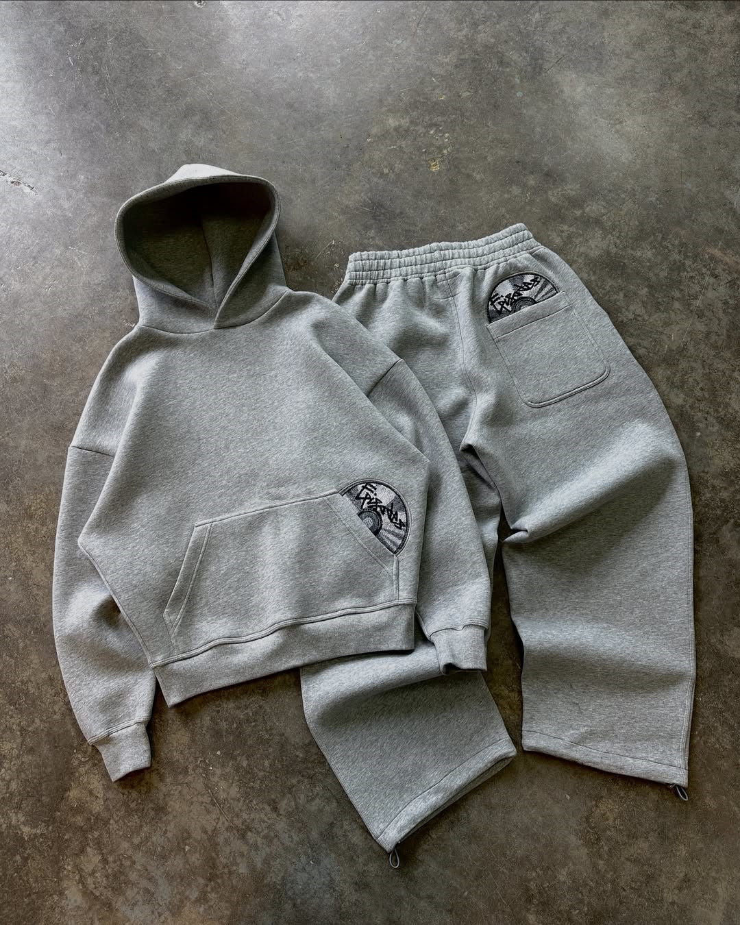 Embroidered sweatshirt and sweatpants set