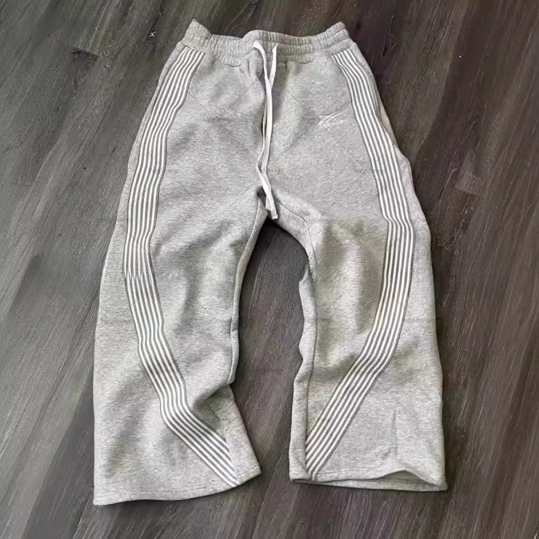 Relaxed and loose straight-leg trousers